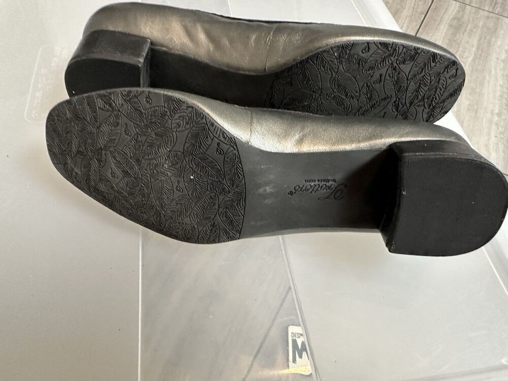 VGC Trotters Pewter Leather Low Heel Women’s 8.5 Wide 1 inch Block Heel - Picture 5 of 9